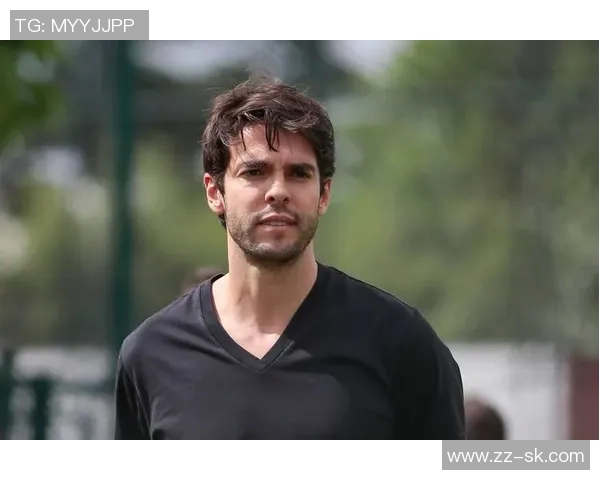 卡卡足球明星在场上担任的具体位置及其战术角色解析