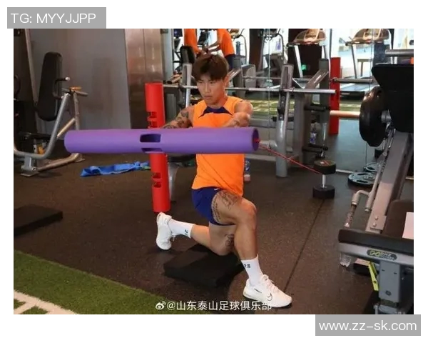 提升足球明星竞技水平的柔韧性训练方法与技巧探讨 提升足球明星竞技水平的柔韧性训练方法与技巧探讨